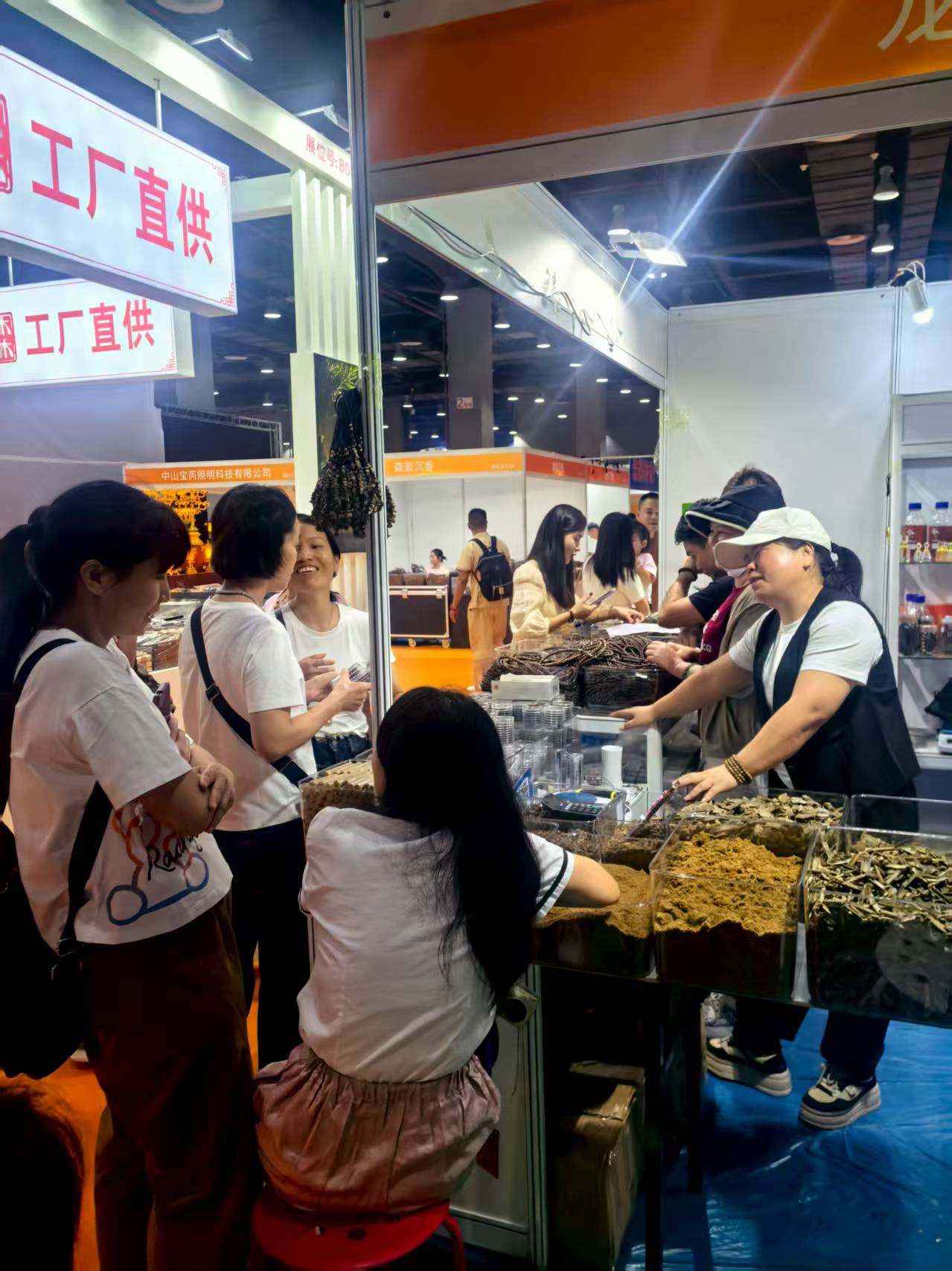 沉香魅力绽放广州佛事展，我司产品 广受赞誉